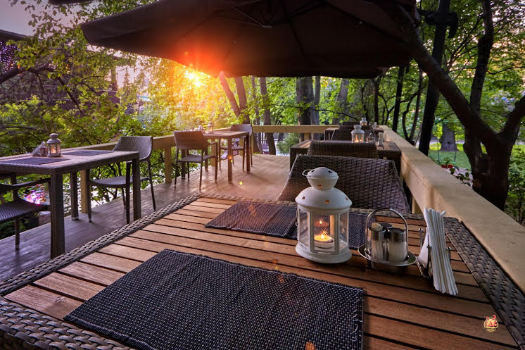 Шатер в саду в «Времена года в Парке Горького» фотография №9