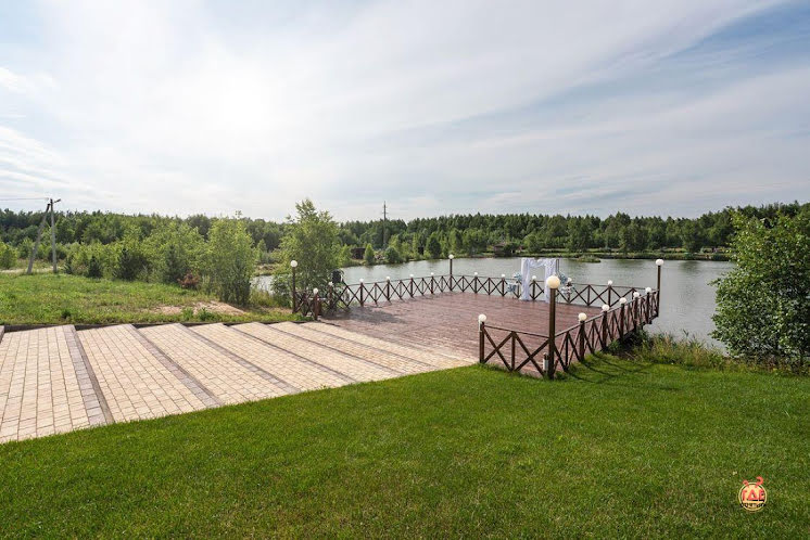 Шатер на озере в «Конюшня» фотография №5