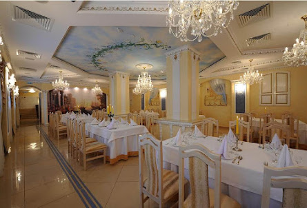 Большой зал в Малый зал