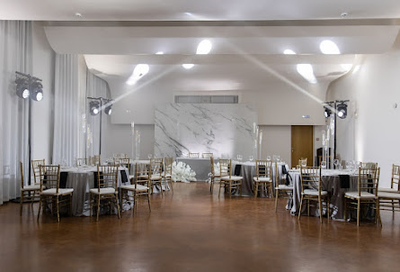 Большой зал  в Малый зал 