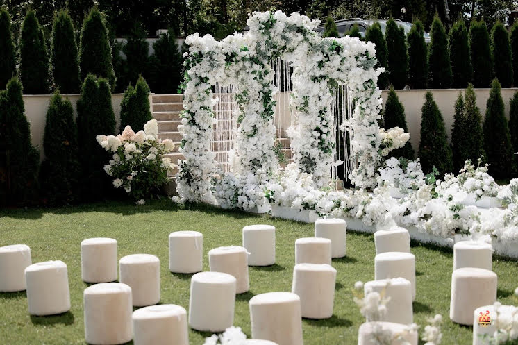 Летняя терраса в саду  в «Villa Barvikha 135» фотография №2