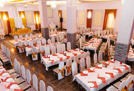 Основной зал в Средний зал