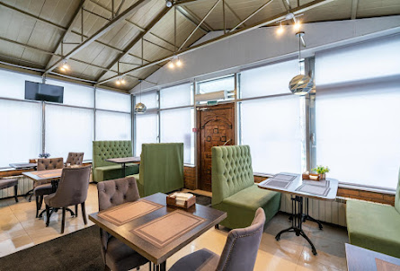 Большой зал  в Малый зал 