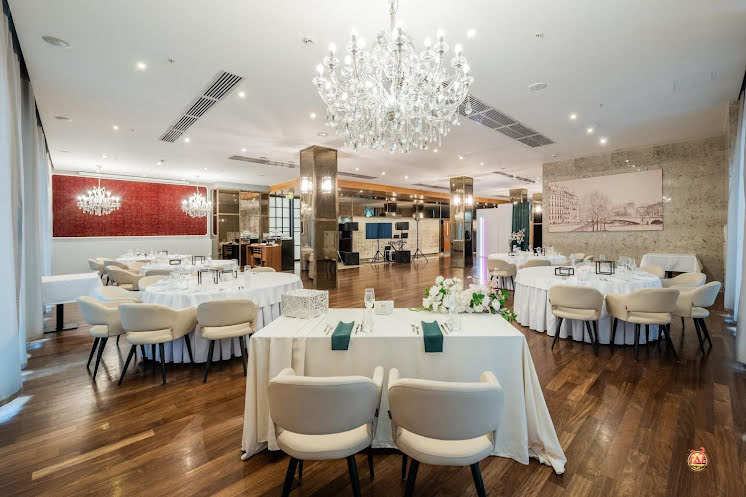 Ресторан PARIS в «DoubleTree by Hilton Novosibirsk» фотография №5