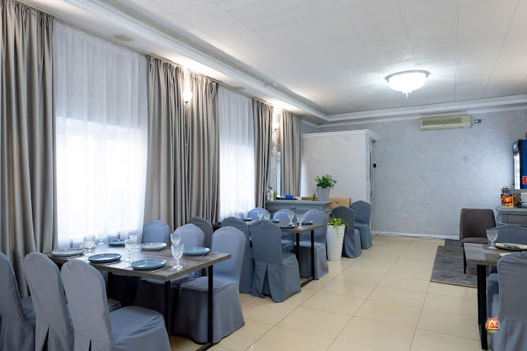 Средний зал  в «Иверия на Вокзальном спуске» фотография №9