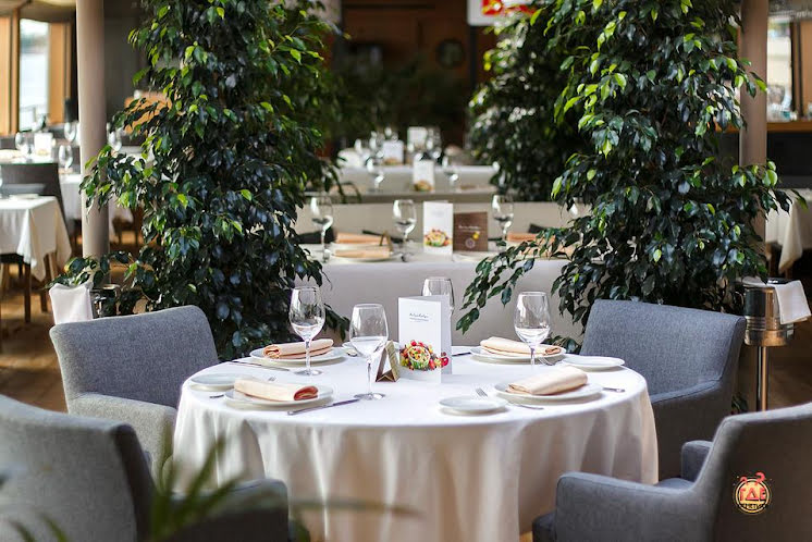 Застекленная палуба  в «Ресторан-теплоход "Volga-Volga"» фотография №2