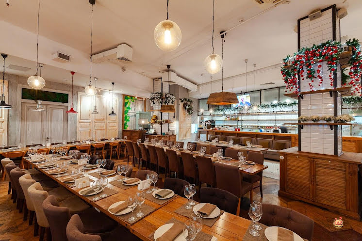 Основной зал в «Bon App Cafe» фотография №14