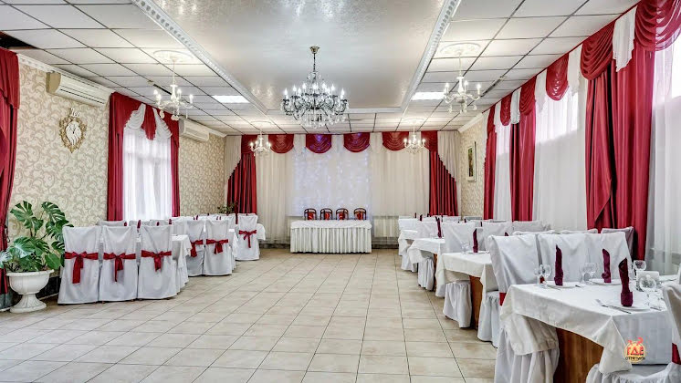 Основной зал  в «Лео» фотография №7