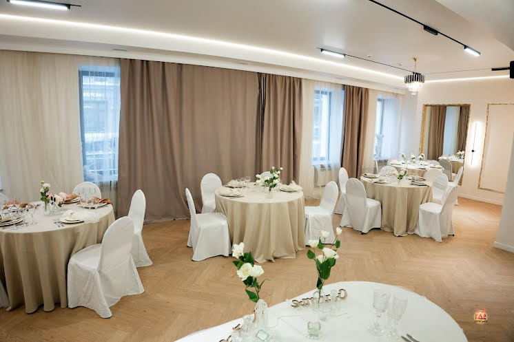 Большой зал в «ФАМИЛИЯ» фотография №4