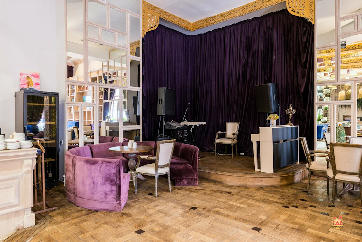 Основной зал в «Вах Генацвале» фотография №6