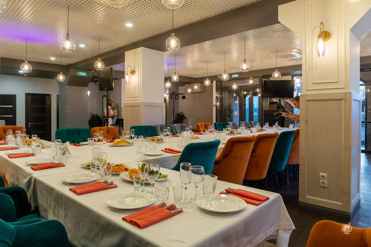 Нижний зал ресторана «Синема» в «Маринс Парк Отель Екатеринбург» фотография №6