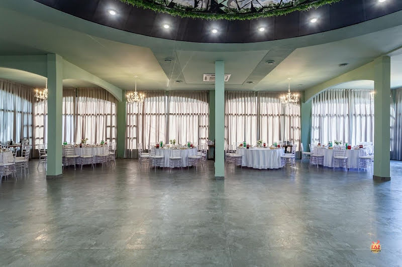 Двин Холл фотография №3