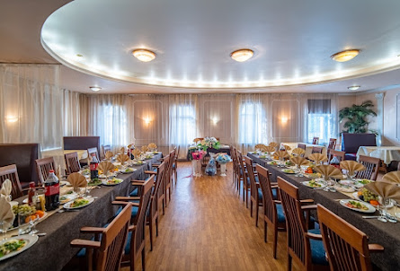 Зал на 100 человек в Зал на 20 человек