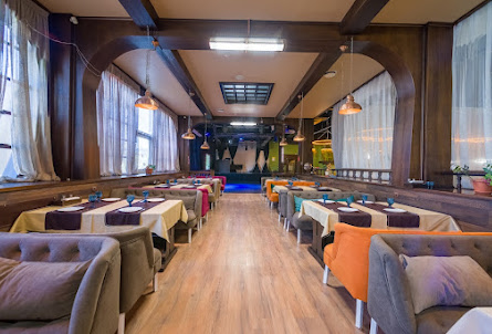 Большой банкетный зал  в Малый банкетный зал 