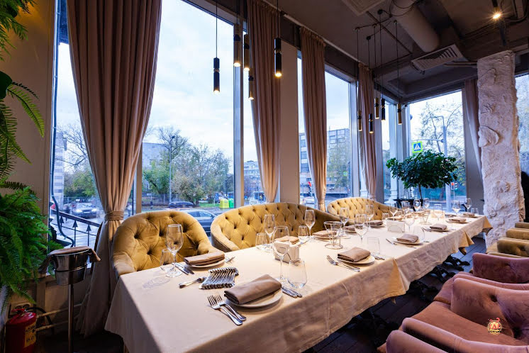 Зал на 2 этаже  в «Сытый лось на Большой Семёновской» фотография №7