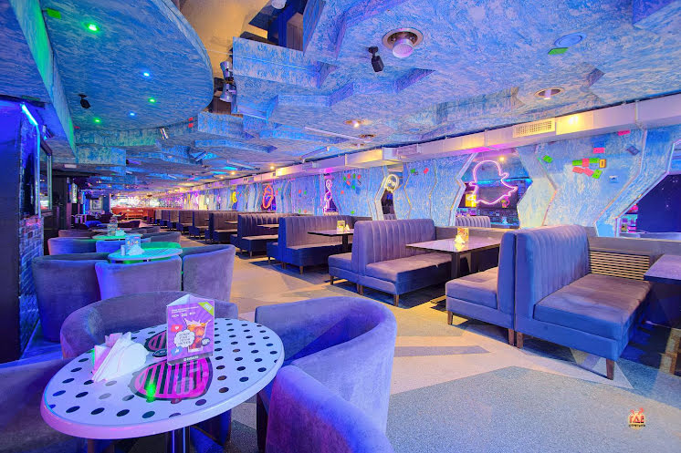 Основной зал  в «Руки ВВерх! Бар на Московском» фотография №14