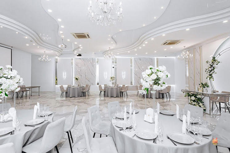 Основной зал в «Облака на Адоратского» фотография №15