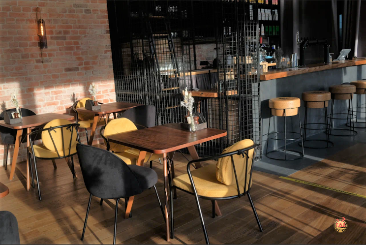 Основной зал в «Moriarty Bar & Kitchen» фотография №1