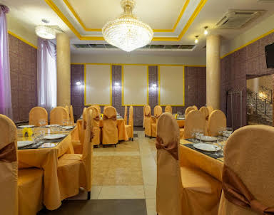  ресторан У Озера ​на Героев Космоса