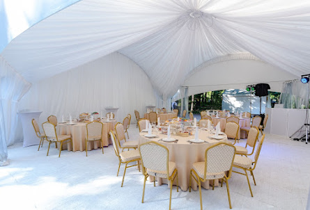 Шатёр у Каменной Оранжереи в Шатёр за Голландским Домиком