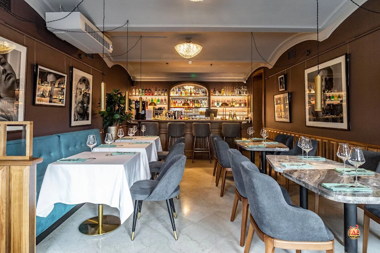Основной зал  в «12 Grand Cafe» фотография № 1
