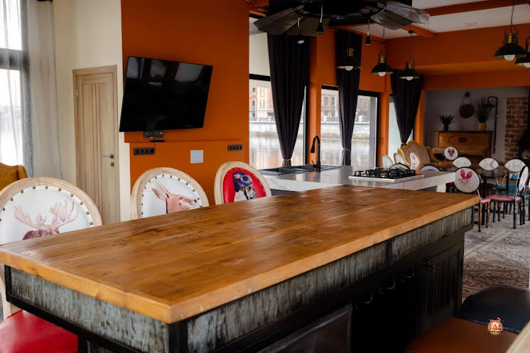 Основной зал в «White Mare на Петроградской» фотография №8