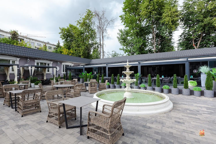 Летняя терраса в «Гранд Фэмили» фотография №6