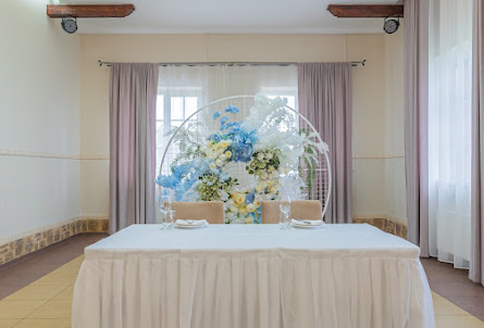 Белый зал  в Белый зал 