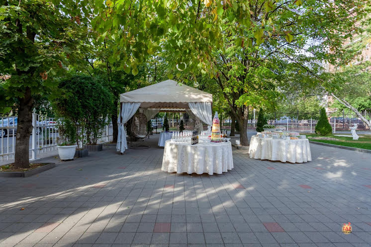 Летнее кафе-терраса  в «Ресторанный комплекс «Екатерининский»» фотография №5