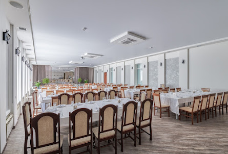 Средний зал в Малый зал