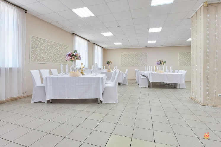 Основной зал в «Уютный» фотография №15