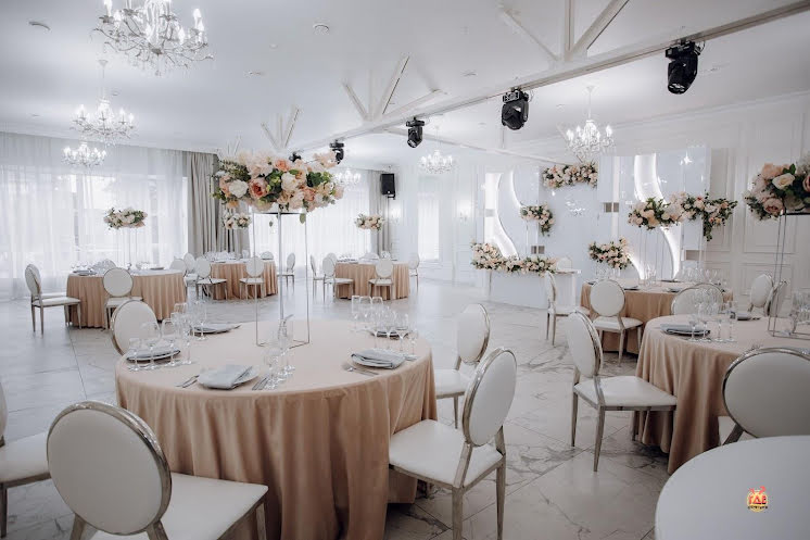 Зал «Лев Толстой» в «Еда и Миръ» фотография №3