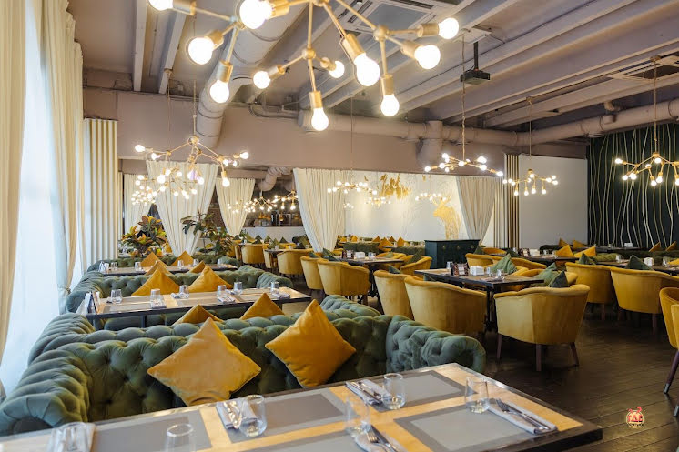 Основной зал в «Сытый лось на Коломенской» фотография №4