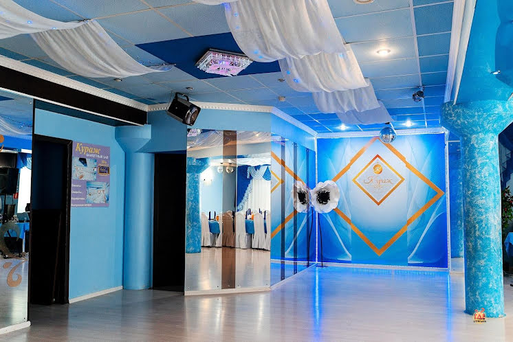 Основной зал в «Кураж на Кубанской» фотография №6