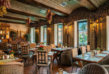 Зал на втором этаже  в Малый зал 