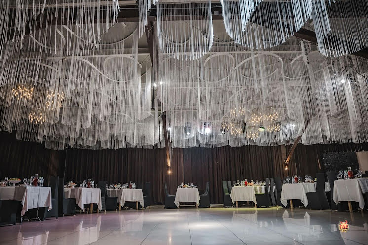 Основной зал в «Ренессанс» фотография №1