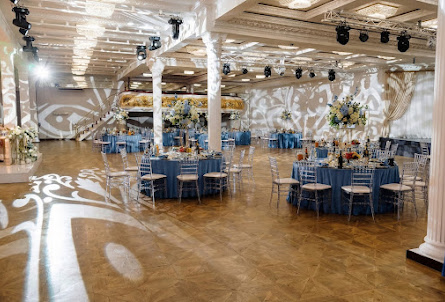 Зал «Суриковъ Холл» в Иглу