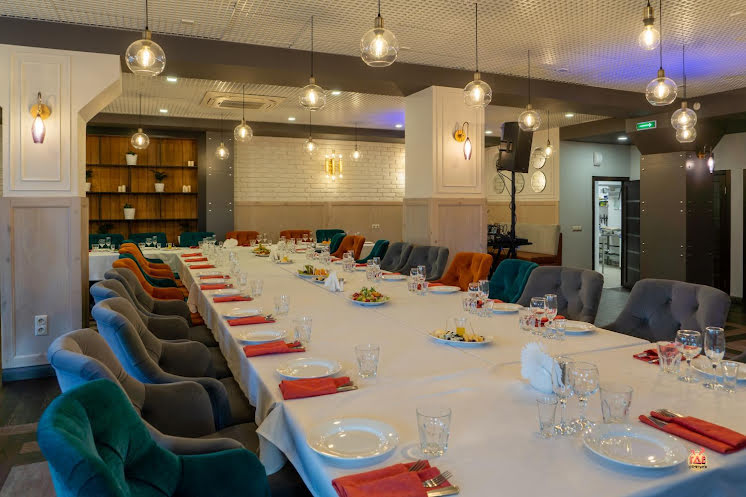 Нижний зал ресторана «Синема» в «Маринс Парк Отель Екатеринбург» фотография №8