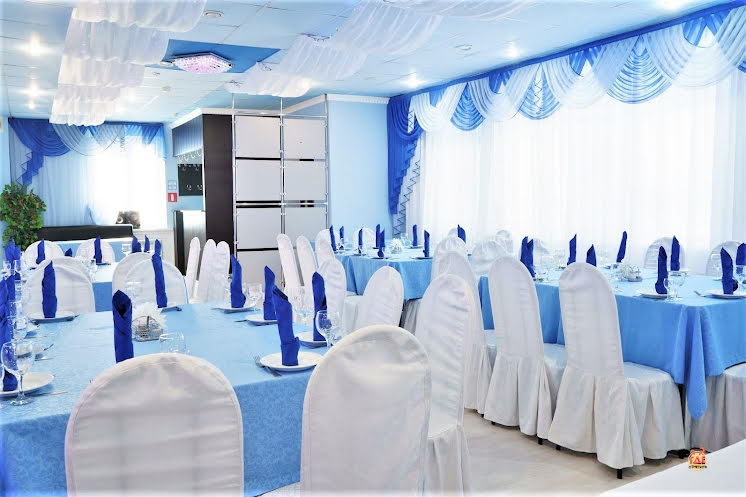 Основной зал в «Кураж на Кубанской» фотография №4