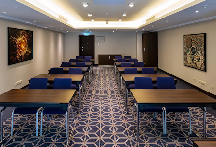 Конференц-зал "Аксаков" в Конференц-зал "Клубная переговорная"