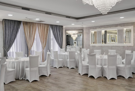 Большой зал в Малый зал