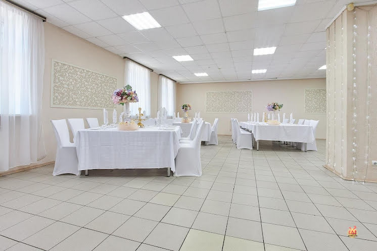 Основной зал в «Уютный» фотография № 1