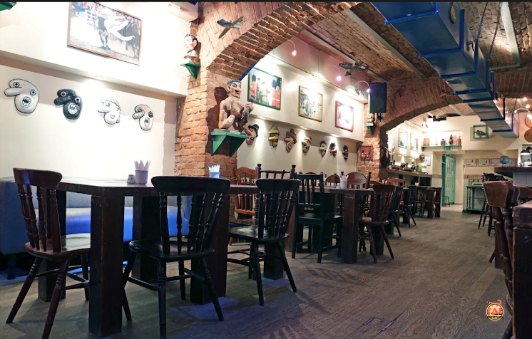 Основной зал  в «Клуб Петрович» фотография №2