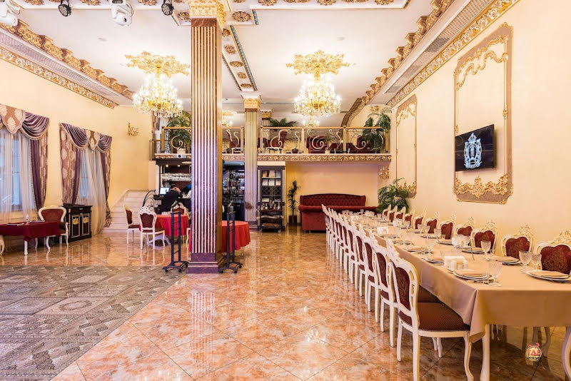 Император Холл фотография №12