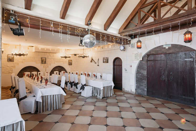 Основной зал  в «Подворье замка» фотография №7