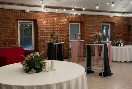 Зал "Лофт Толстого" в Цоколь