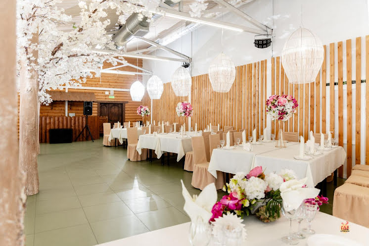 Зал «Яблоневый сад» в «Валенок» фотография №12