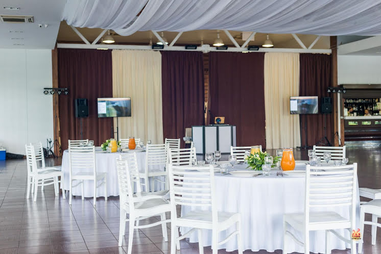 Банкетный зал Ostrov Hall в «Рыболовная усадьба - Парк-отель Остров» фотография №10