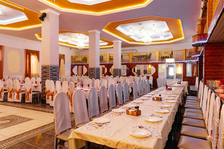 Основной зал в «Луна» фотография №8