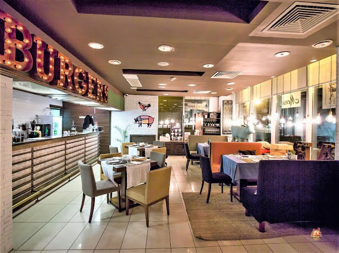 Основной зал в «Burgers and Crabs» фотография №1